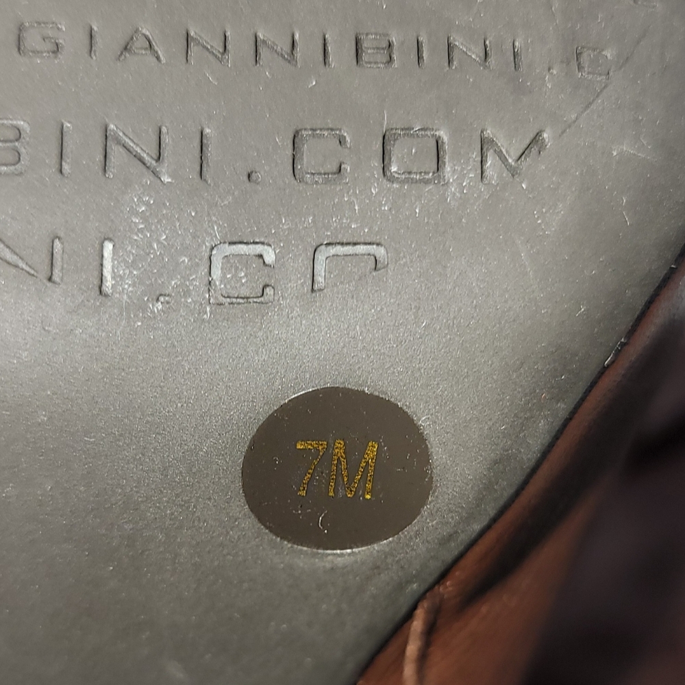 Women NWOT Gianni Bini leather boots - Picture 13 of 13
